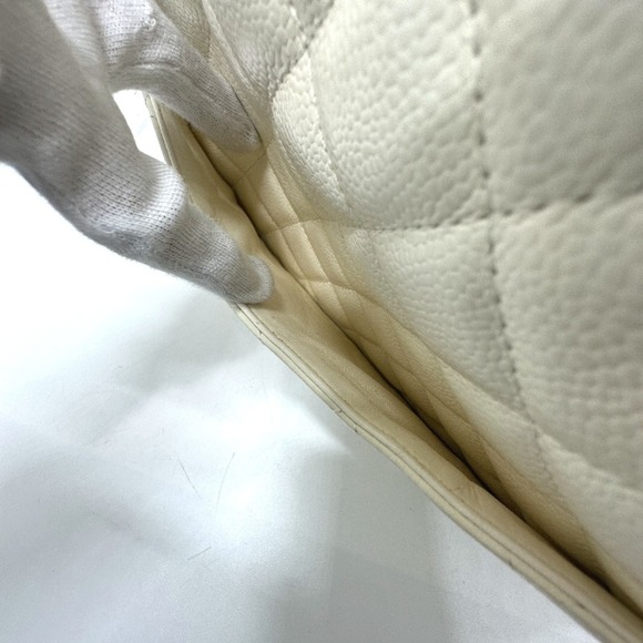 CHANEL White Bag - Picture 14 of 16